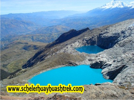 Lagunas de Mullaca y Acosh desde el Vallunaraju